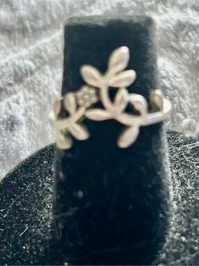 Source Unknown Silver-Tone Floral Cluster Ring